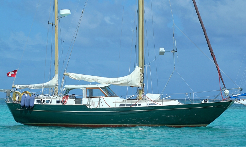 The yacht at anchorage, side view, central cockpit