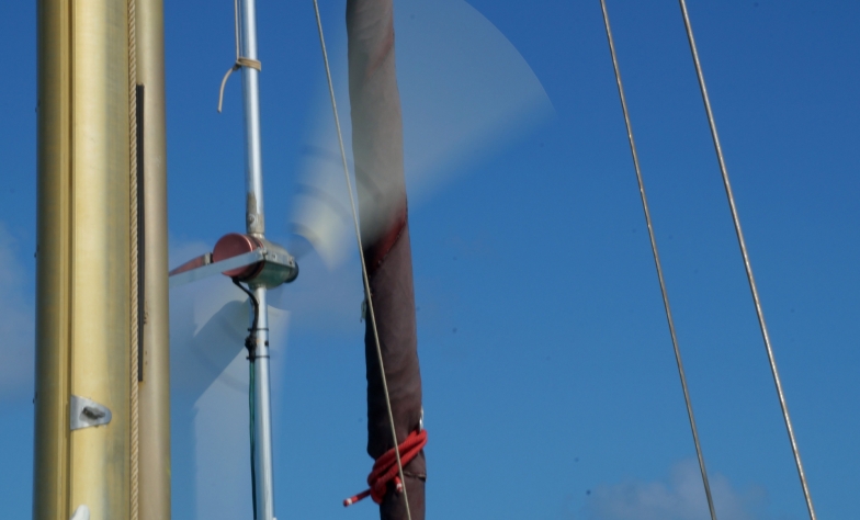 Wind generator, vibration-free mounting Wind generator, vibration-free mounting